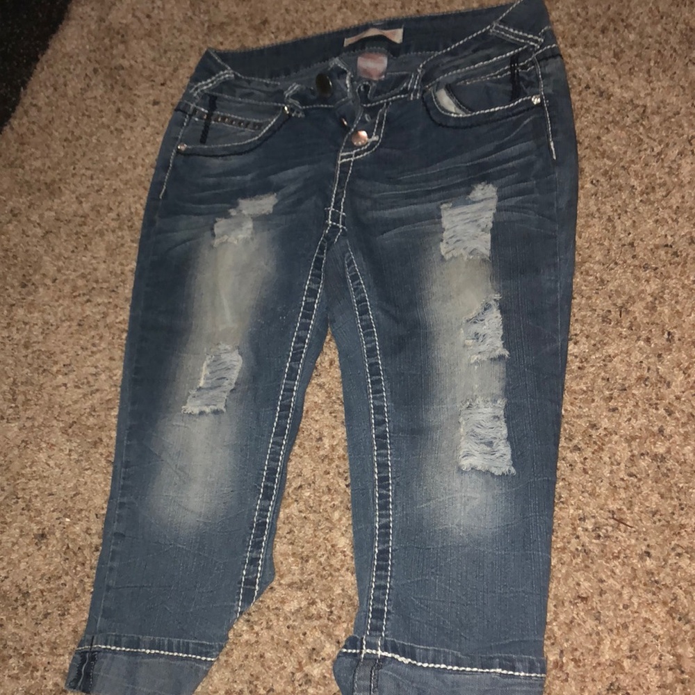 Jean capris.